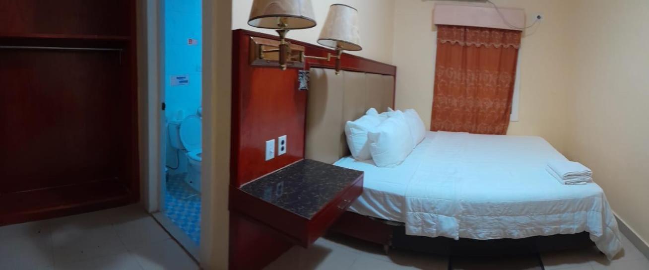 China Town Hotel Caye Caulker Eksteriør billede