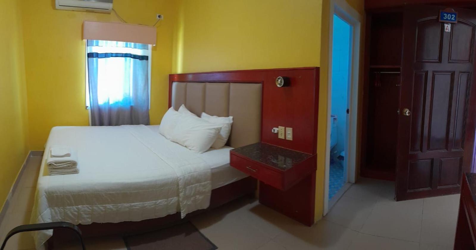 China Town Hotel Caye Caulker Eksteriør billede